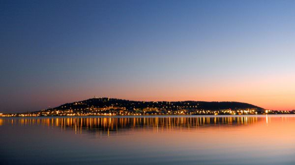 Reflet Sète et coucher de soleil sur eau