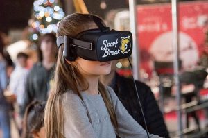 Fille avec casque réalité virtuelle, sportbreak baillargues
