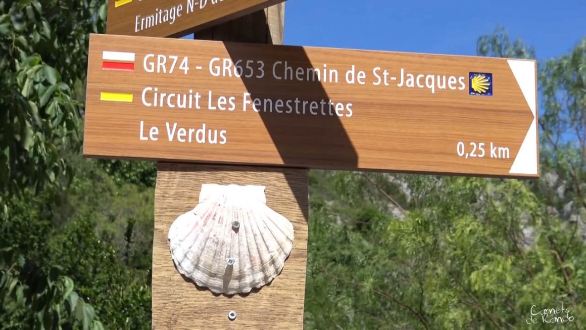 Randonnée et patrimoine: Panneau GR653 Circuit Les Fenestrettes