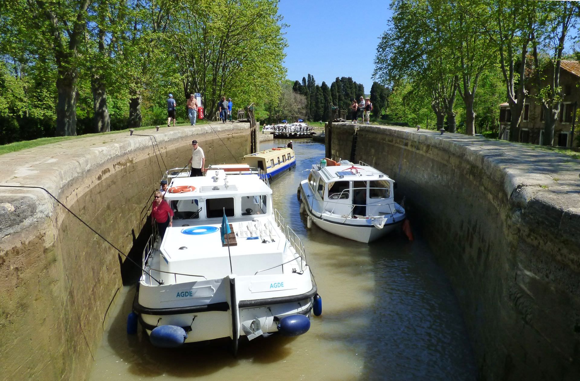 Le canal du midi à la double écluse de l'Ognon