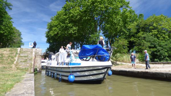 Dormir sur l'eau sur les canaux, en famille et entre quincas et jeuniors