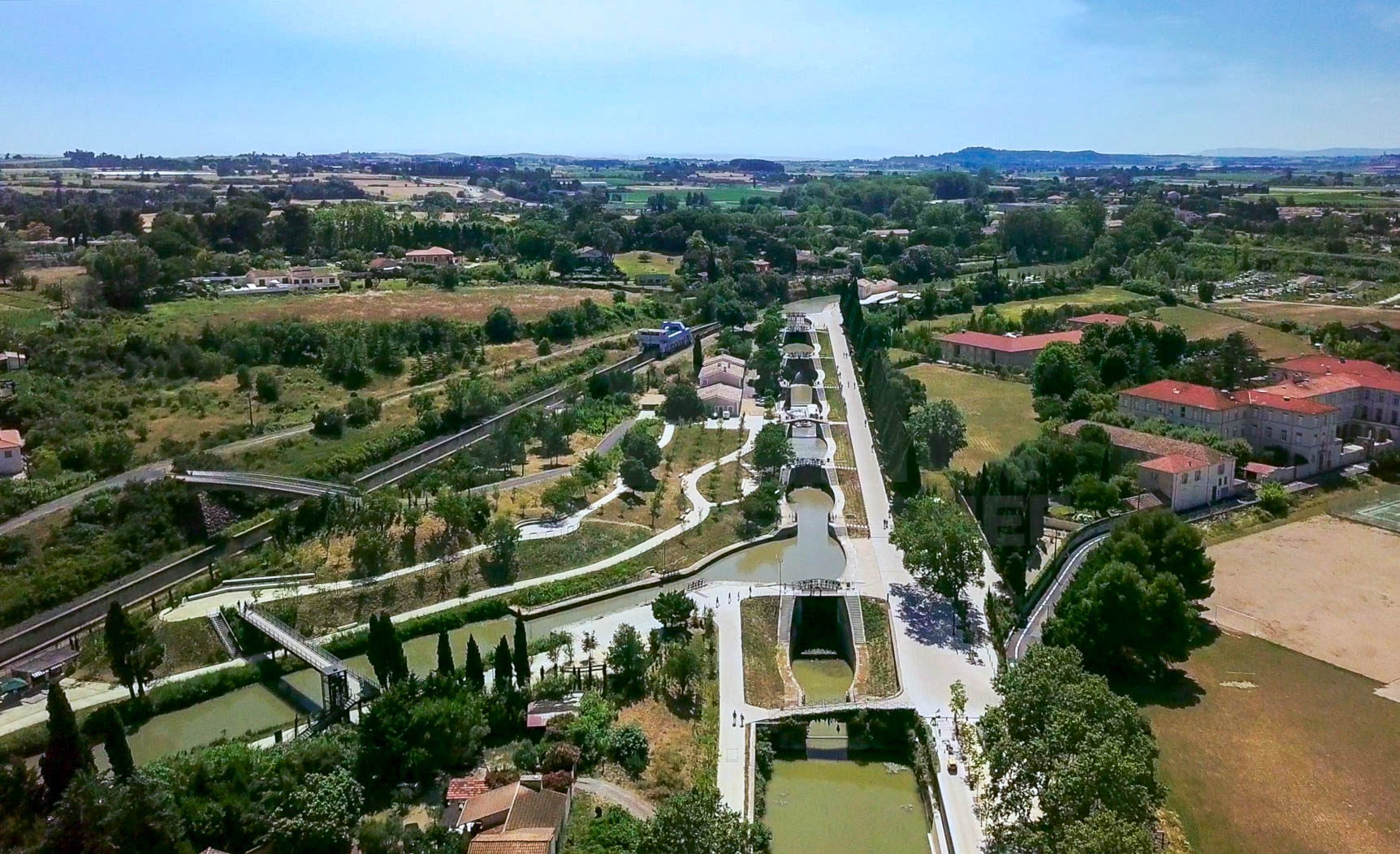 Le canal du midi et les écluses de Fonséranes à Béziers