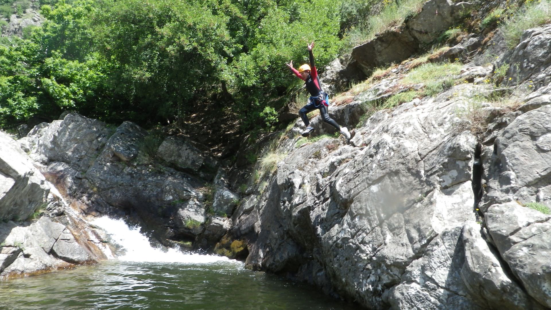 Caroux saut canyoning Vialais