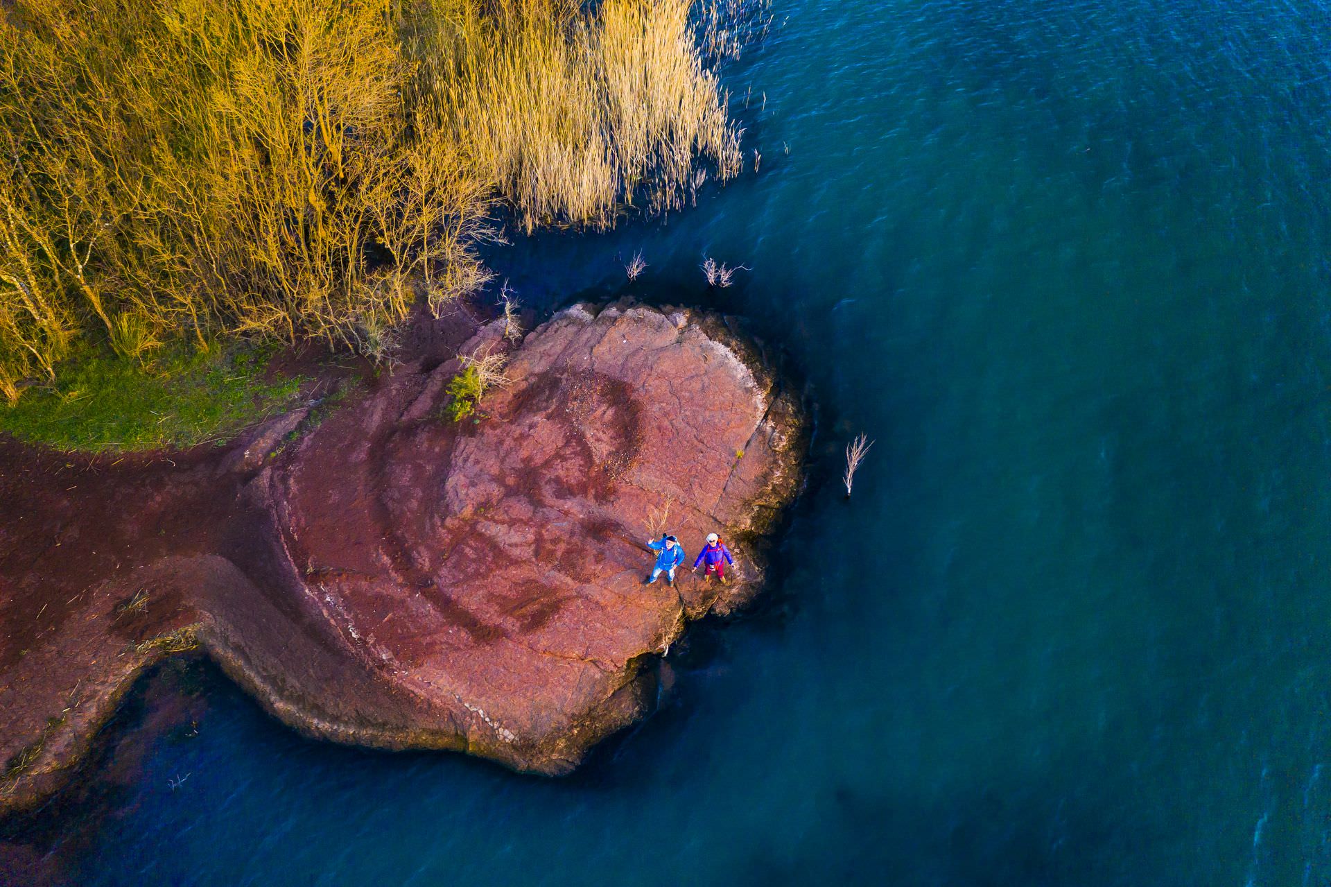 Couleurs contrastées au Lac du Salagou