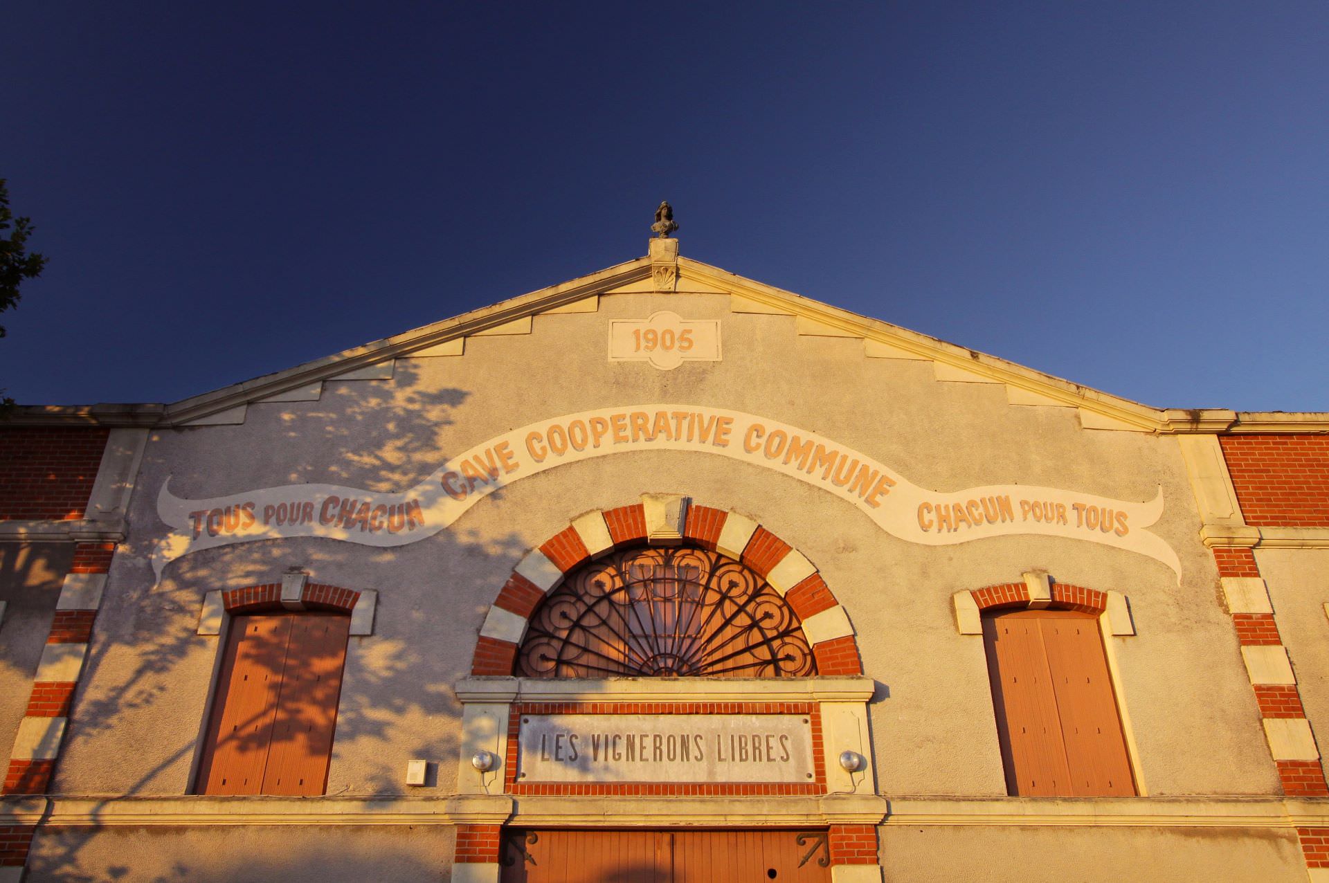 Façade de la cave coopérative de Maraussan