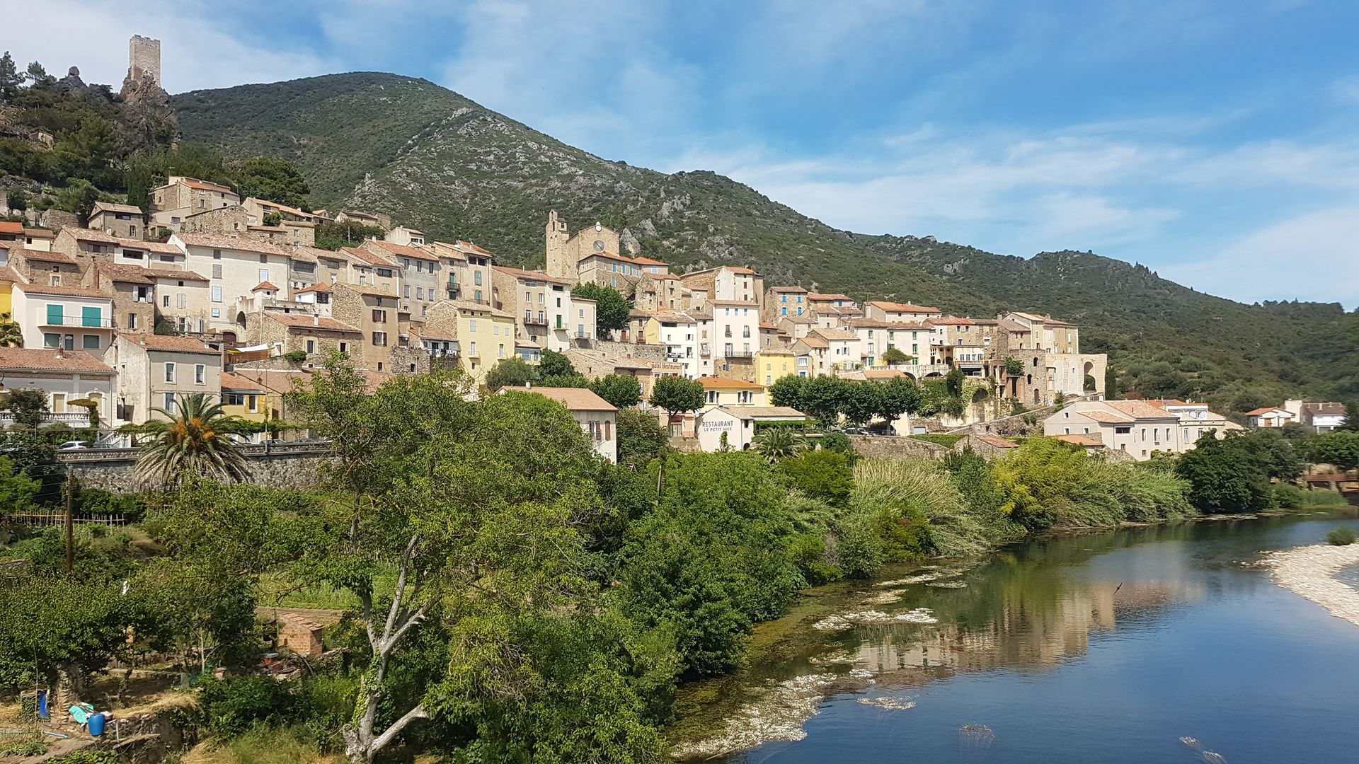 Roquebrun au bord de l'Orb