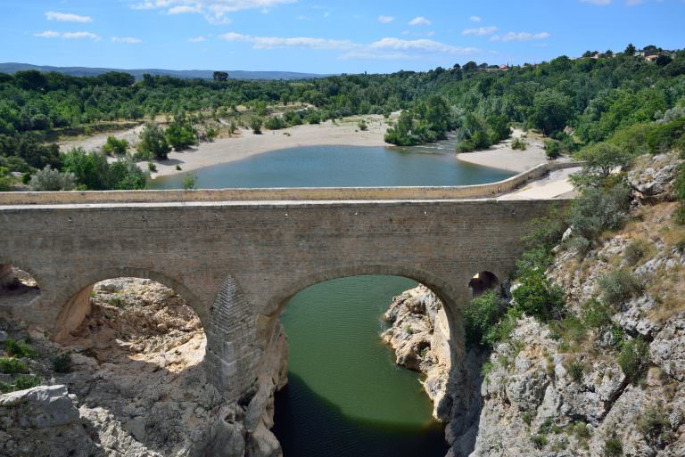 Vue du POnt du Diable vers la plage