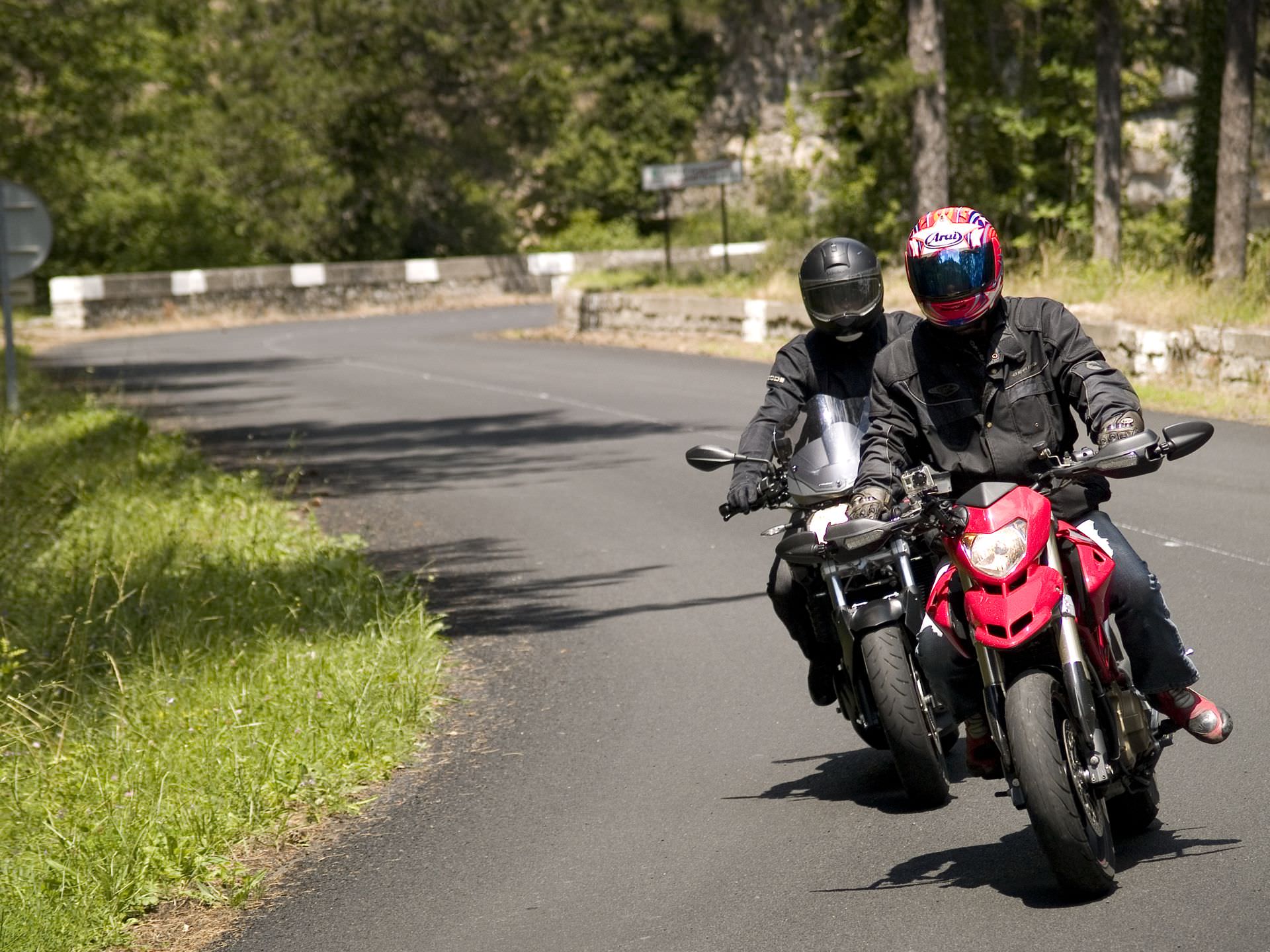 Balade moto dans l'Hérault - montée sur le Larzac