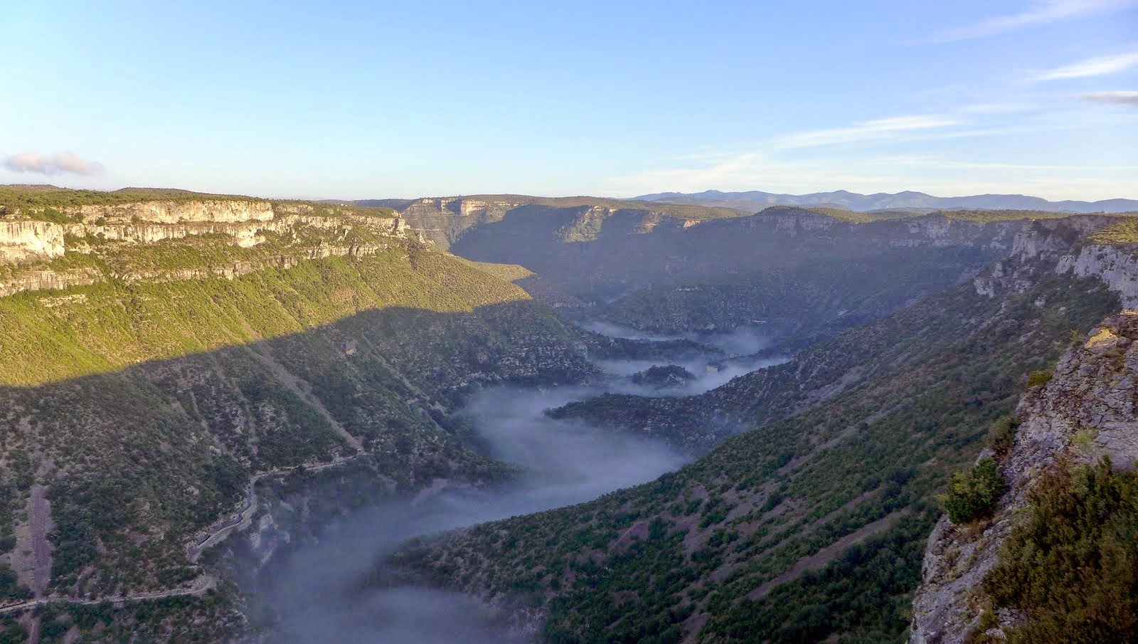 Le canyon de l aVis sous la brume