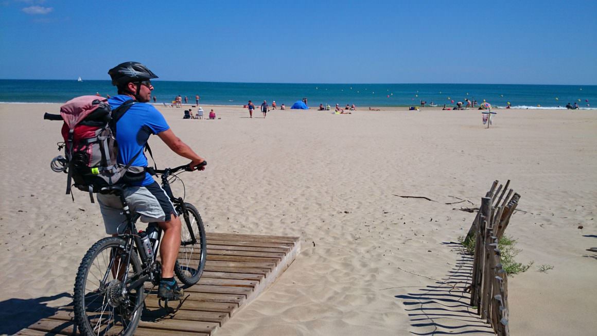 Arrivée à la plage de Portiragnes à VTT