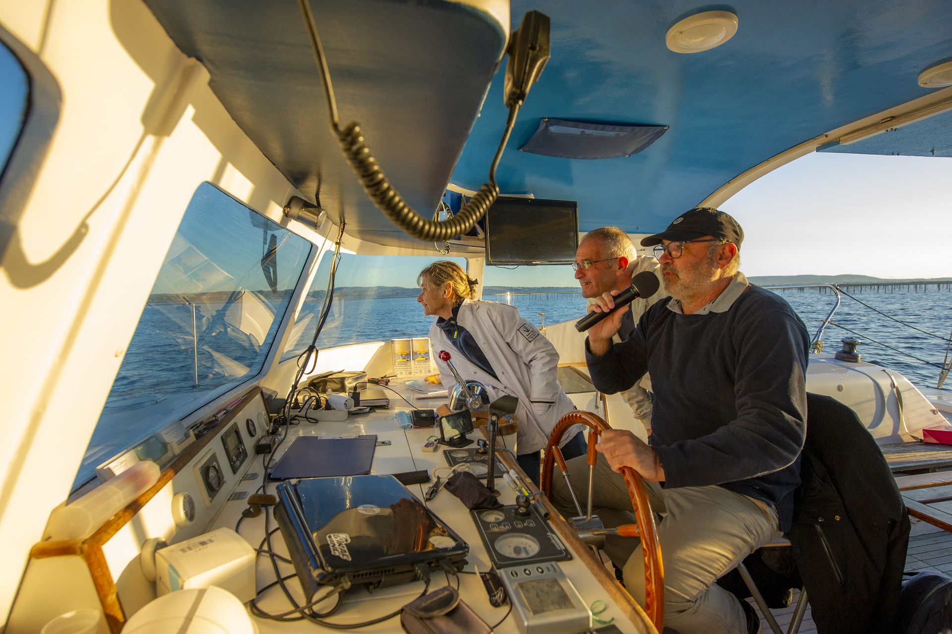 Balade entre amis sur le catamaran de Mansathau sur l'étang de Thau