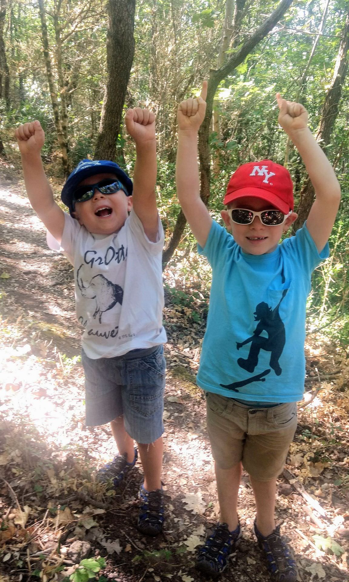 Enfants en randonnée à Salasc