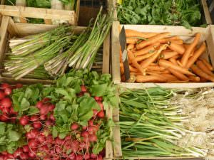 Légumes sur les étals du Marché traditionnel de Ganges