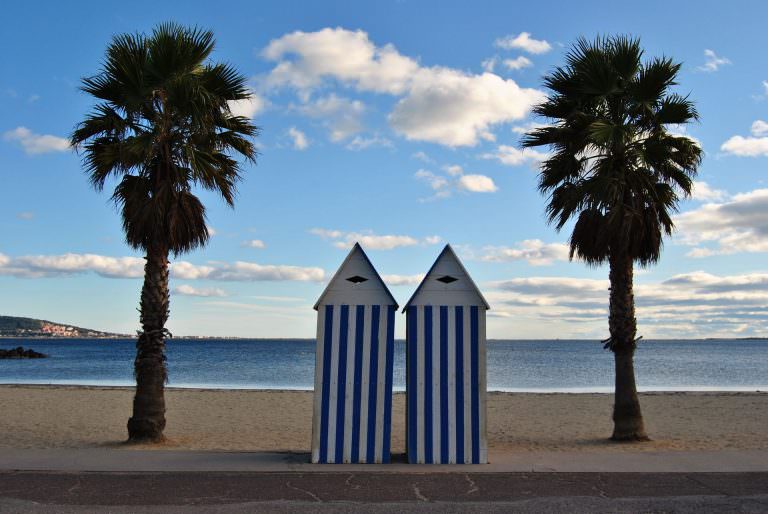 Cabines sur la plage de Mèze sur l'étang de Thau