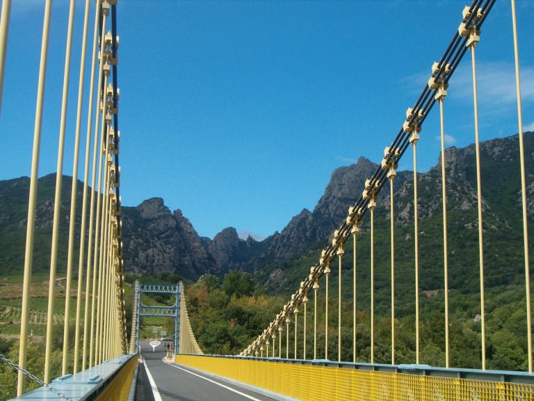 Pont de Tarrassac et vue sur le Massif du Caroux