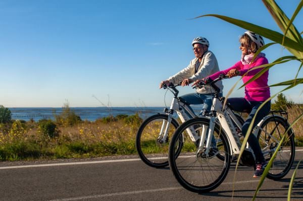 Vélos électrique sur la voie verte au nord du bassin de Thau