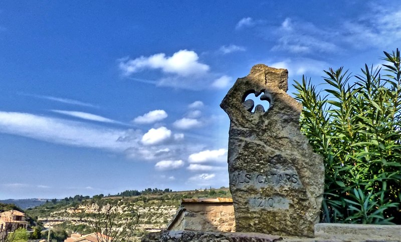 Stèle des Cathares à Minerve