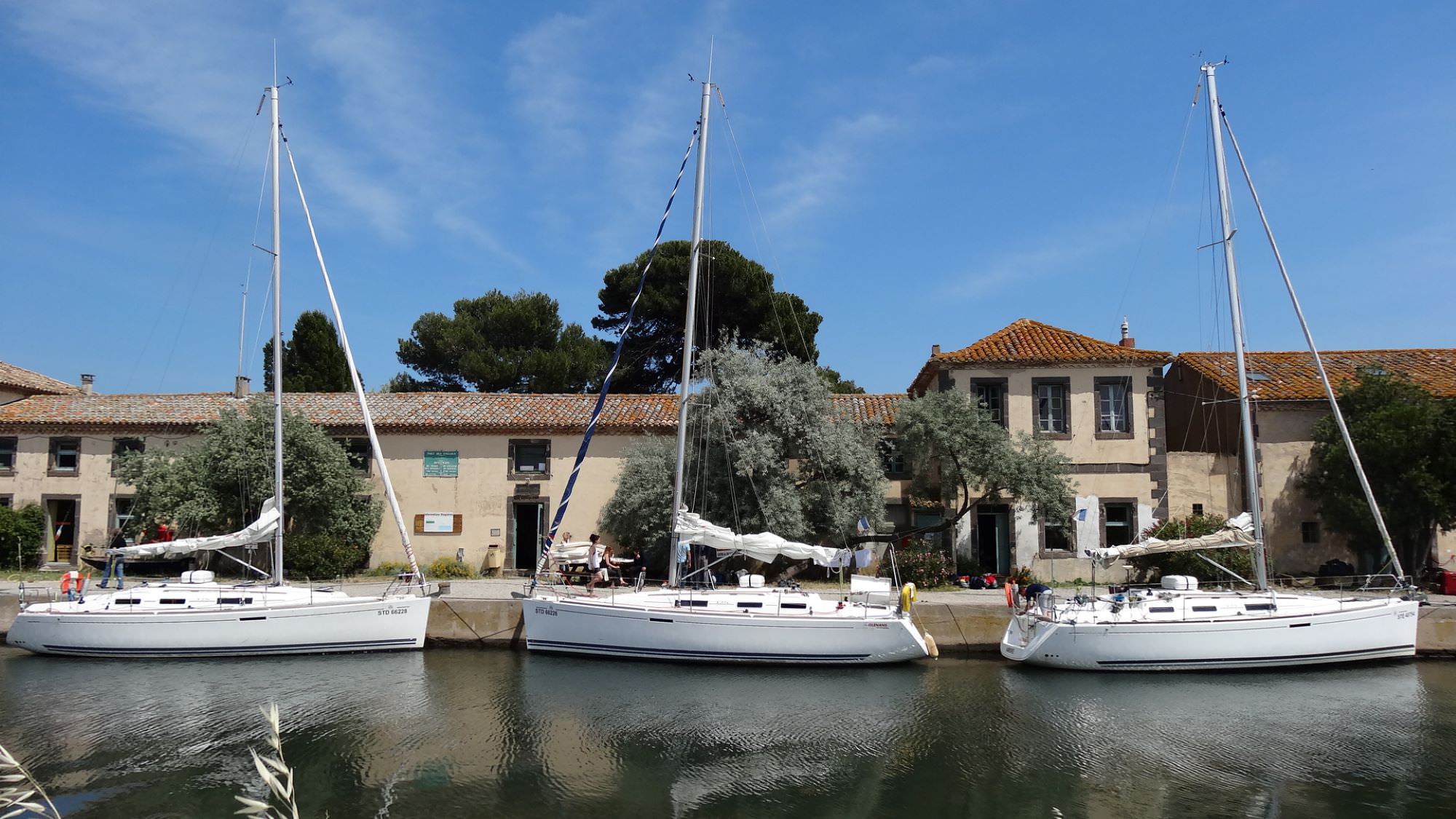 Bateaux devant l'école des Glénans- Marseillan