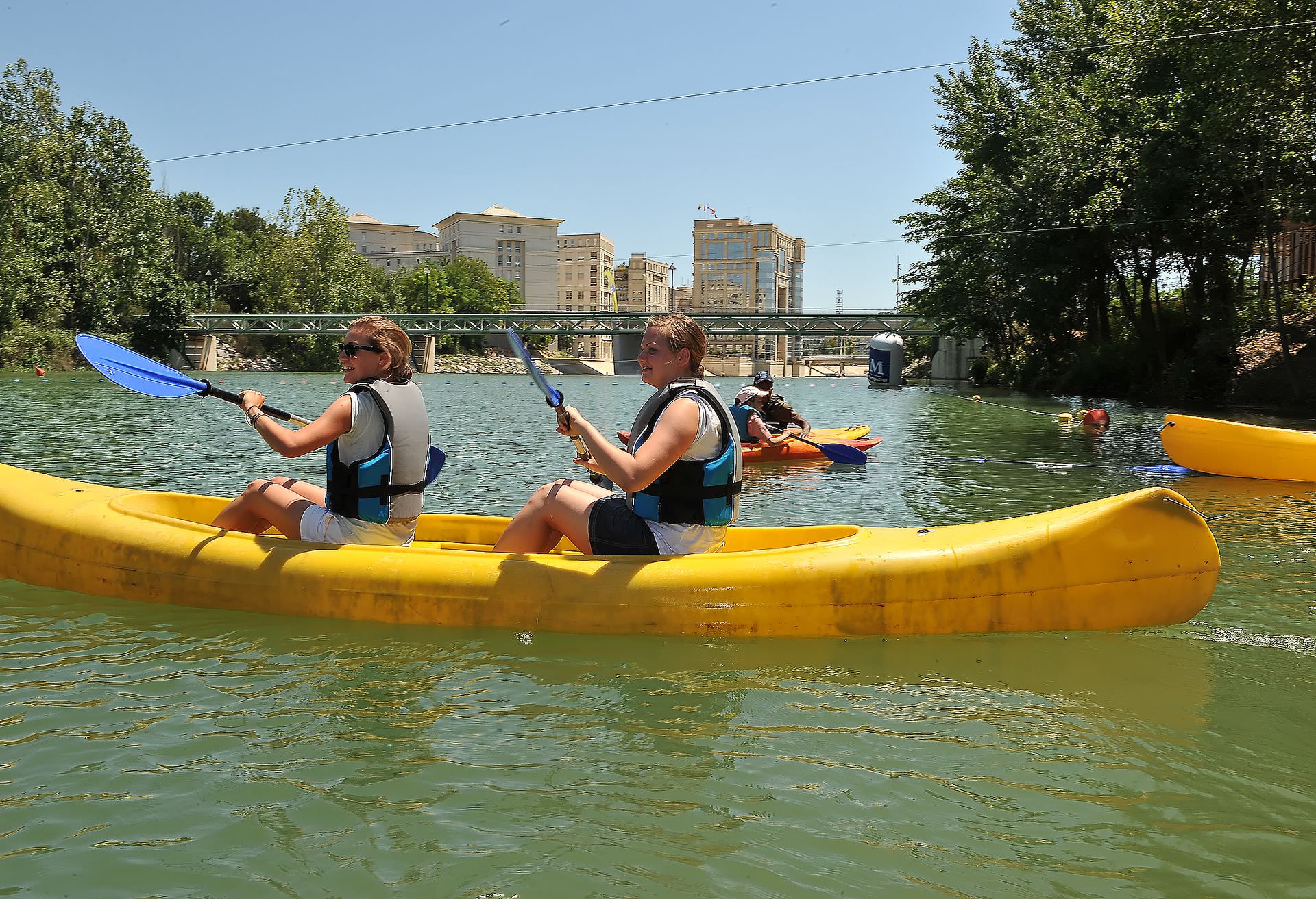 Canoë sur le Lez en pleine ville © Ville de Montpellier