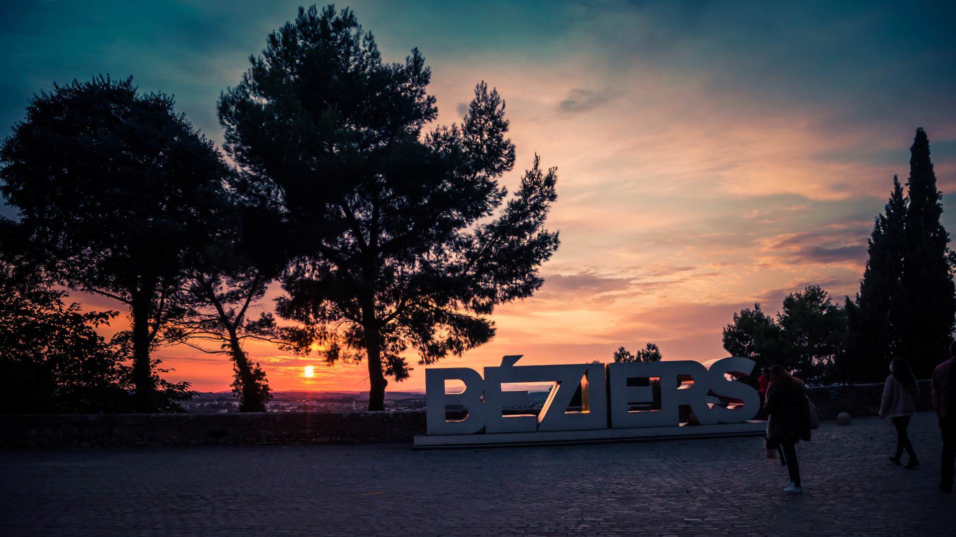 Coucher de soleil au Jardin des Evêques à Béziers