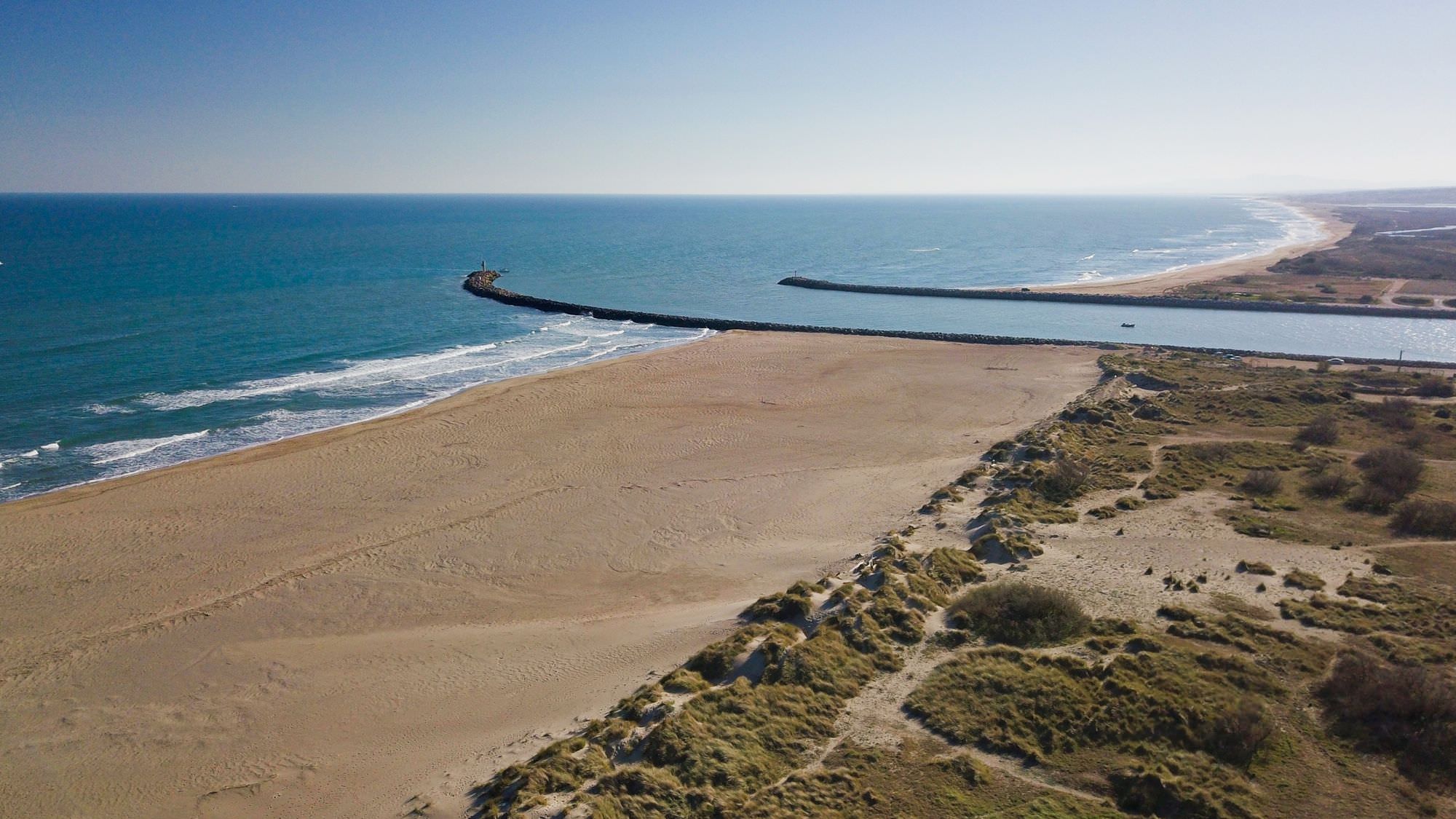 Vue aérienne de la plage de Vendres