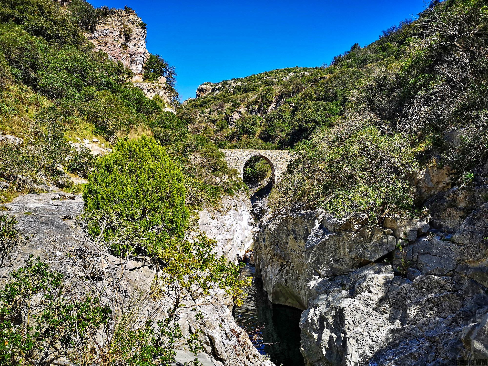 Le Pont du Moulin dans les gorges du Brian, vers Minerve