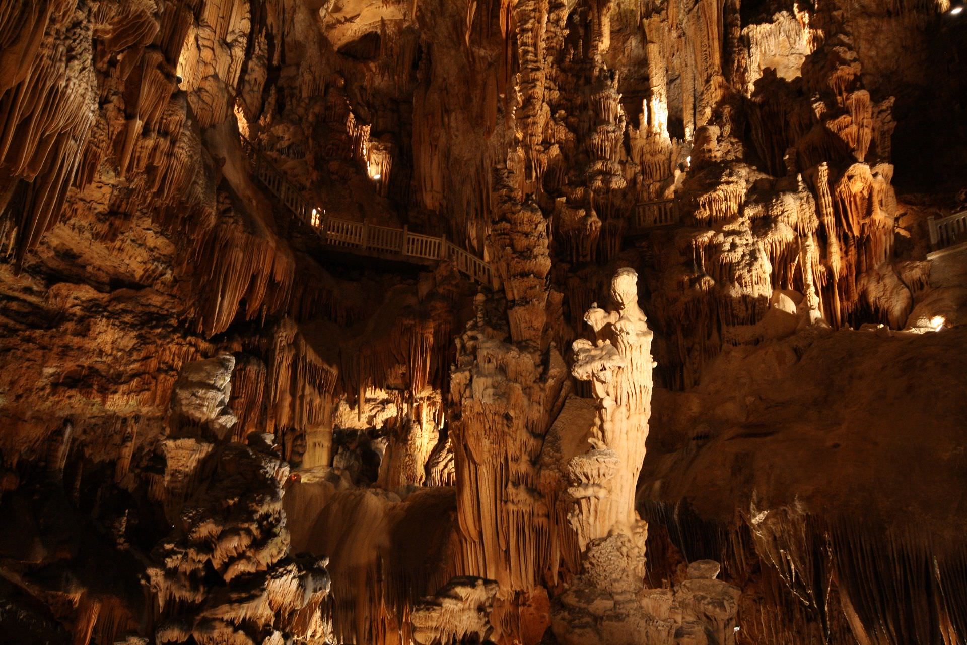 Vierge à l'Enfant, Grotte des demoiselles