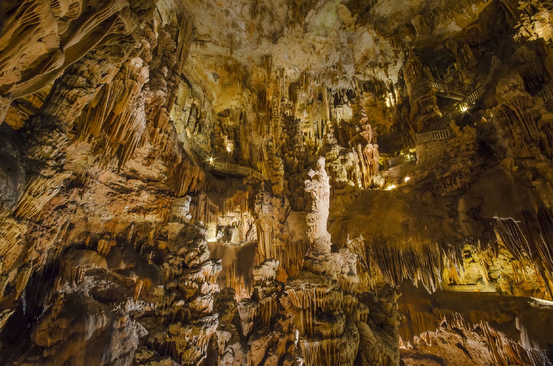 Vierge à l'Enfant de la grotte des Demoiselles