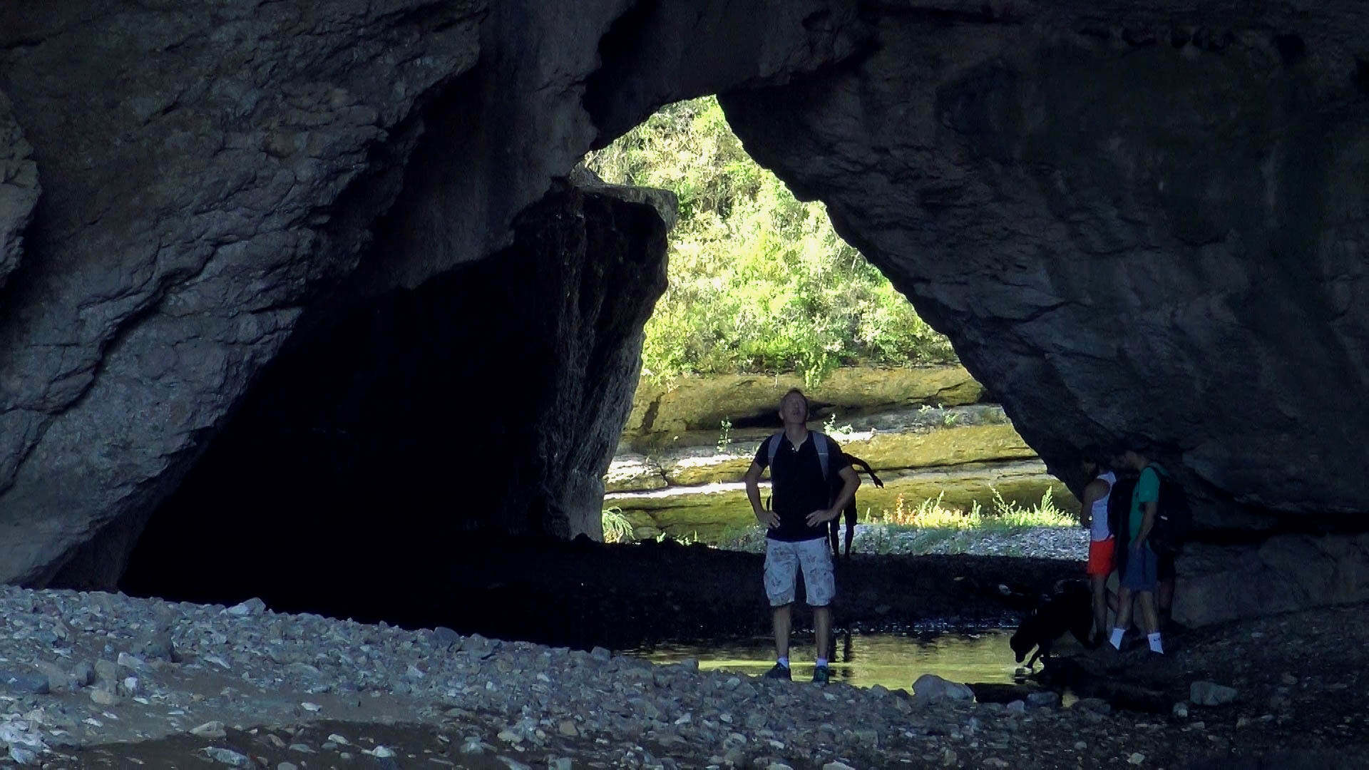 Sous le petit pont naturel de Minerve