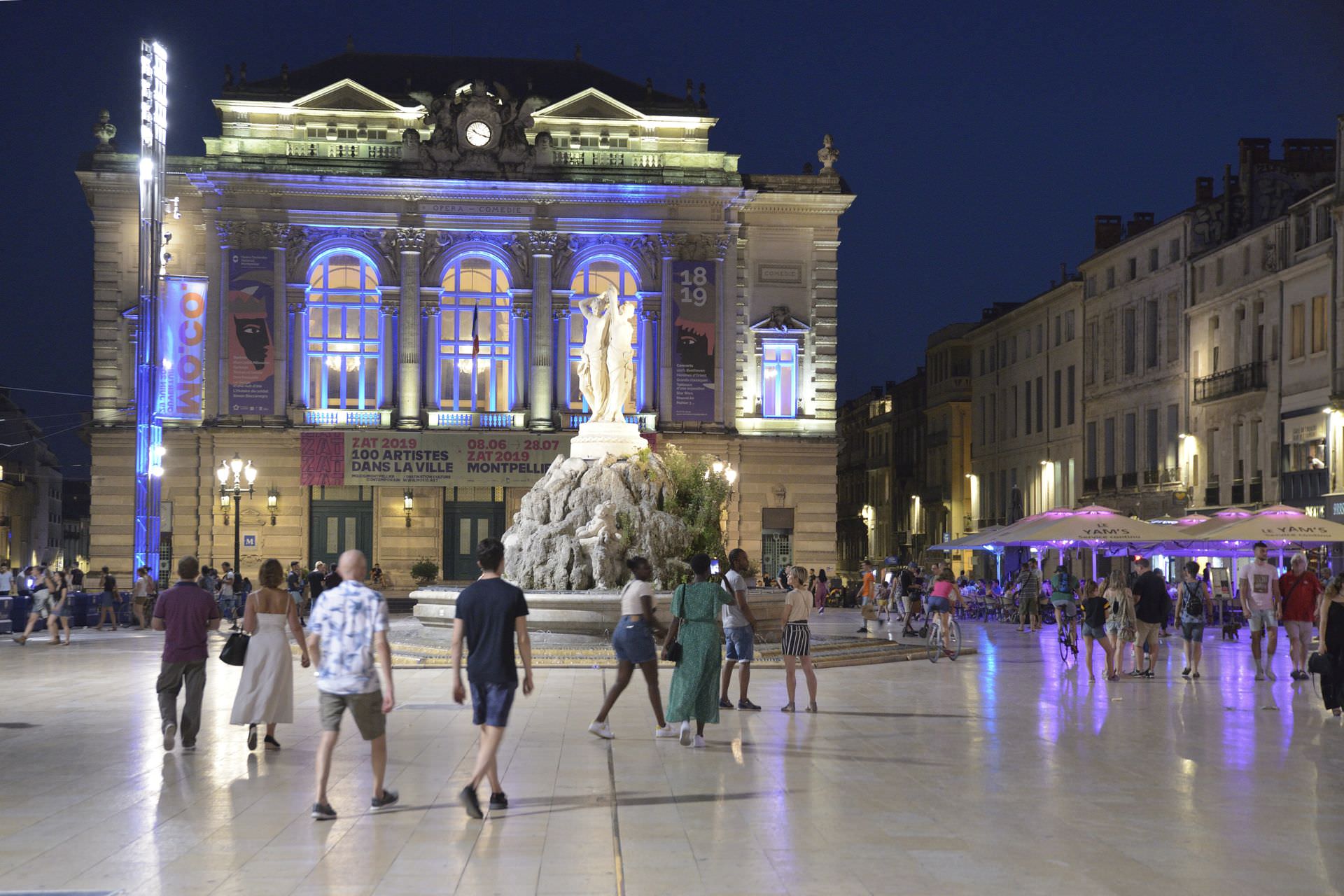 Place de la comédie by night