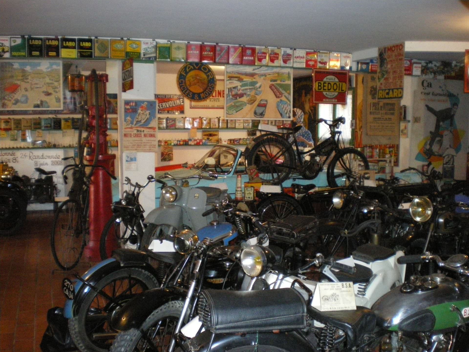 Vieilles motos au Musée Chapy à Boujan sur Libron