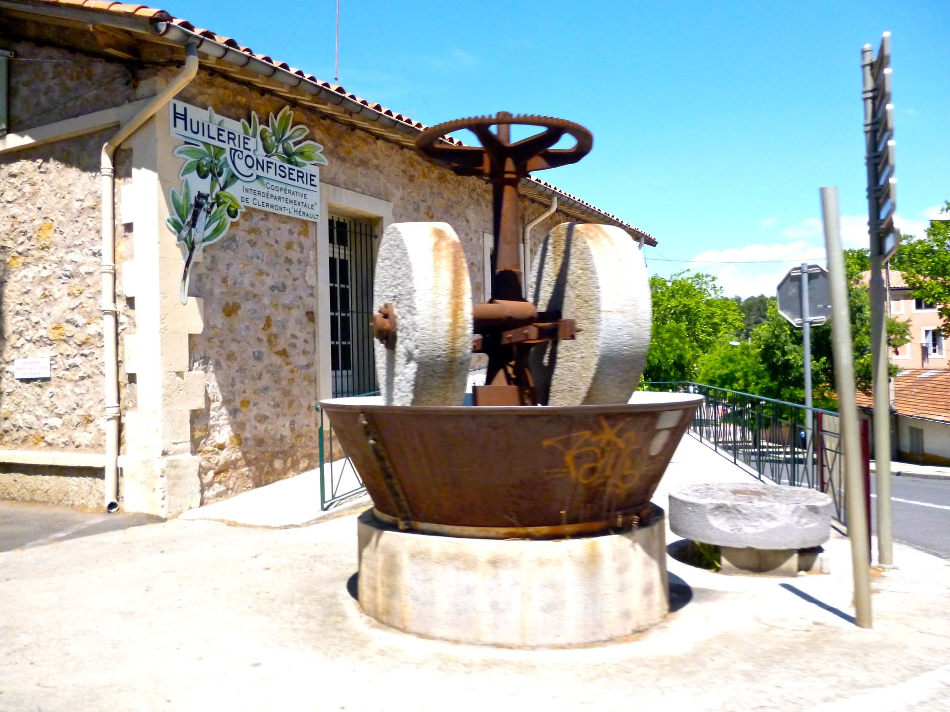 Moulin d'Olidoc, l'Huilerie Confiserie Coopérative de Clermont l'Hérault