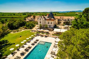 Château St Pierre de Serjac vue aérienne piscine