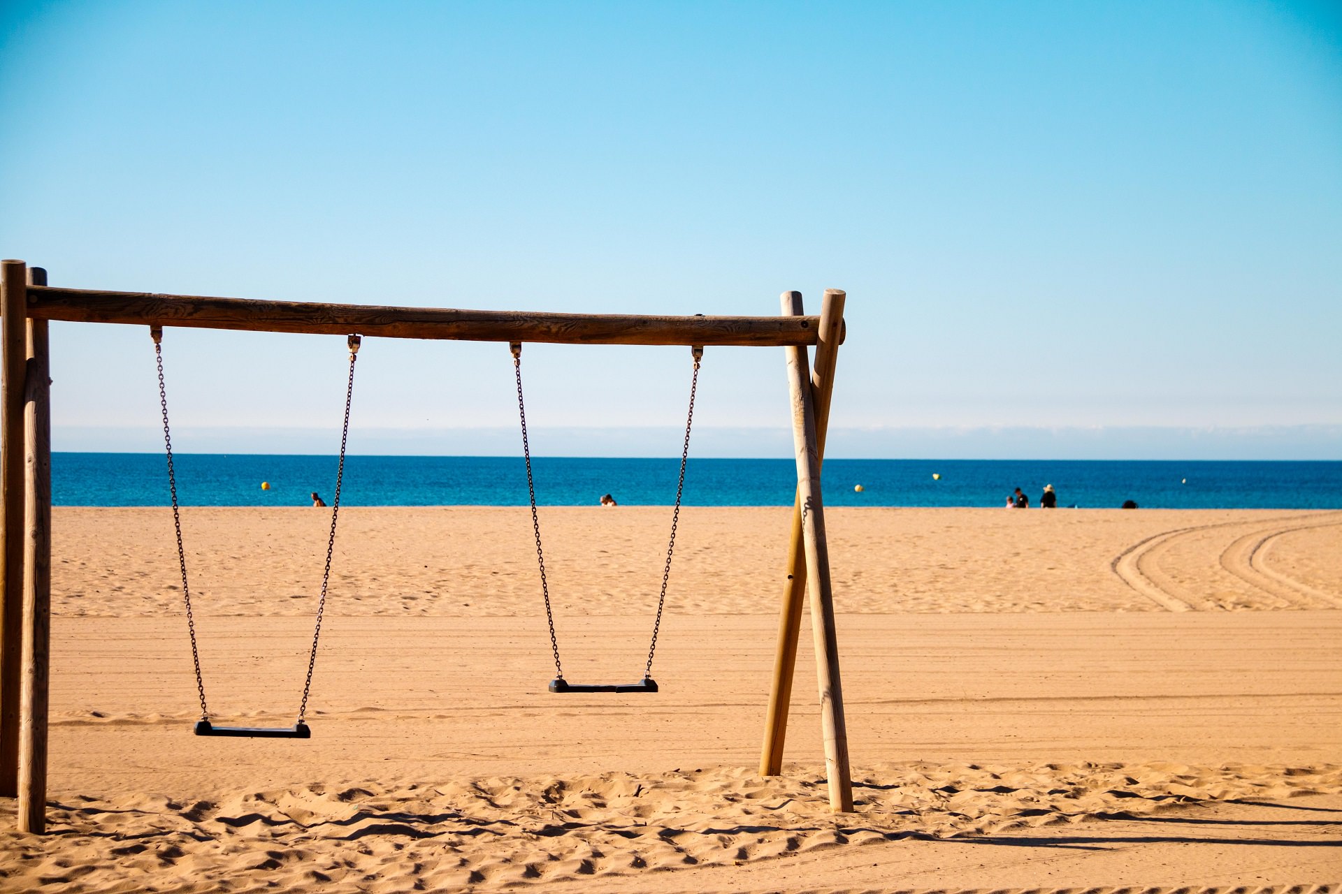 Valras-plage, plage avec balançoire