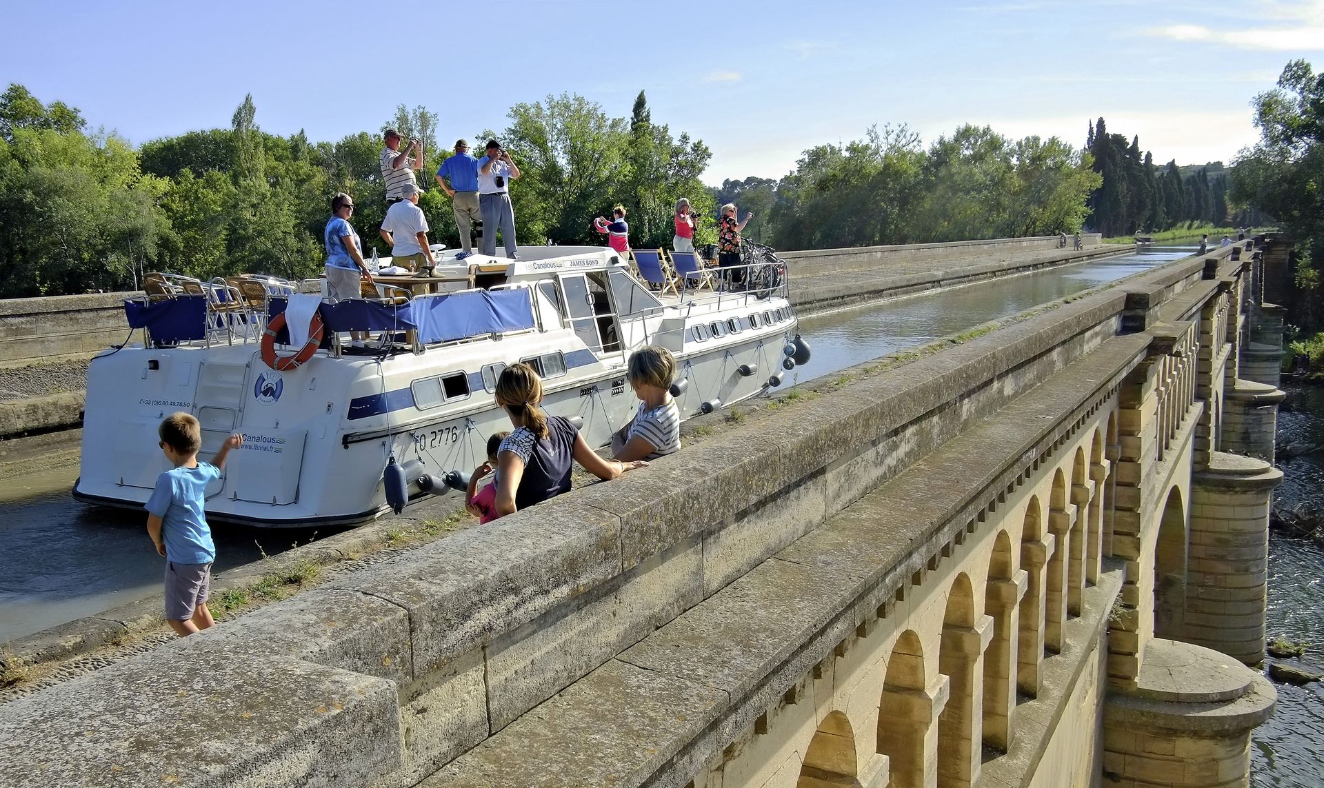Canal du Midi Pont Canal à Béziers en famille et entre amis