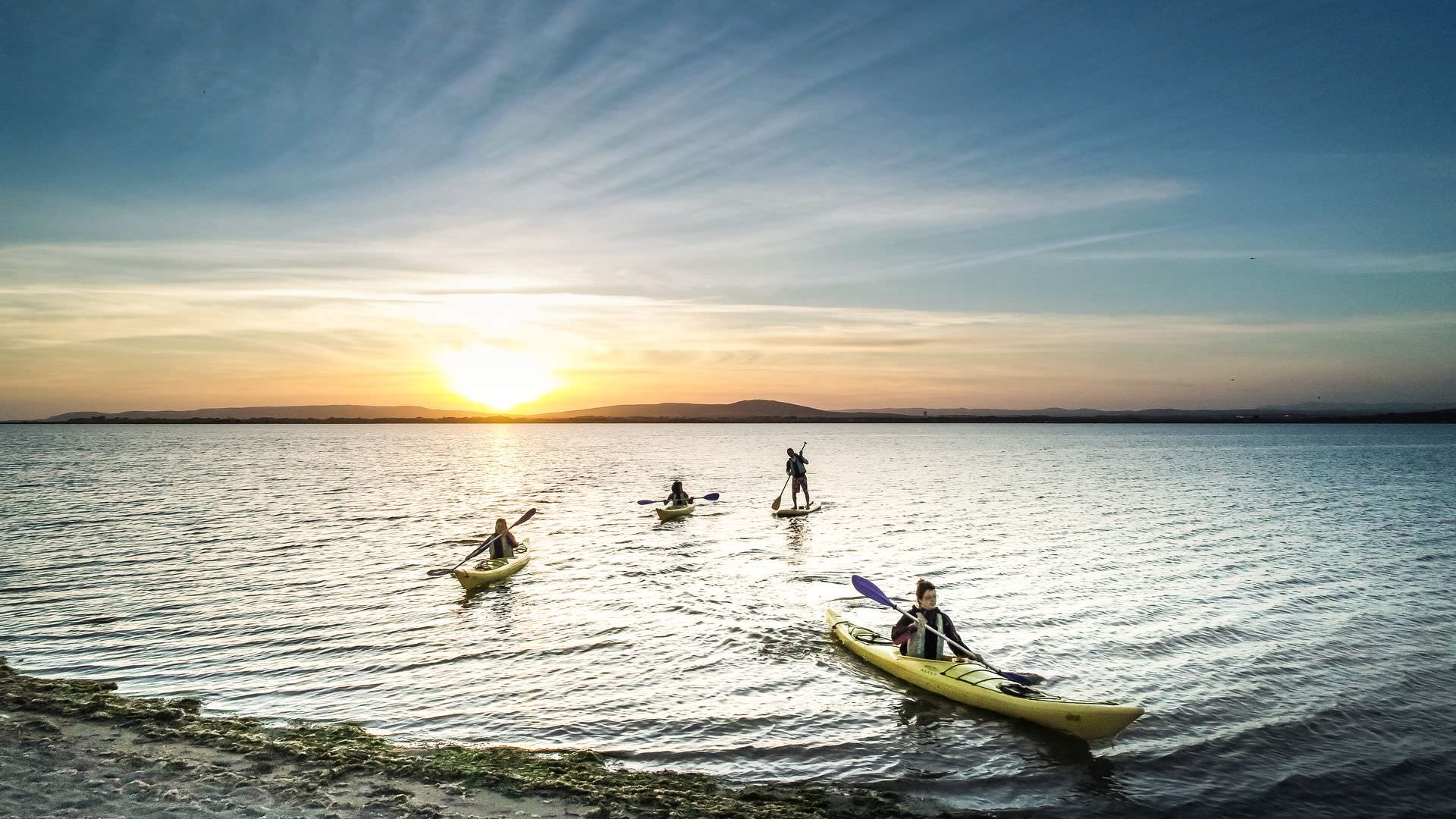 Kayak sur les canaux de Palavas les Flots © O. Octobre - Palavas Kayak de Mer Canoë sur l'étang de l'Arnel au coucher de soleil