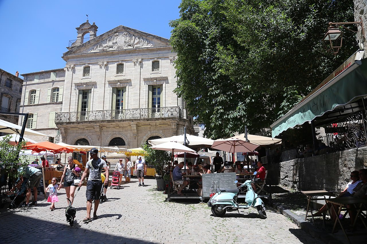 Place de Pézenas