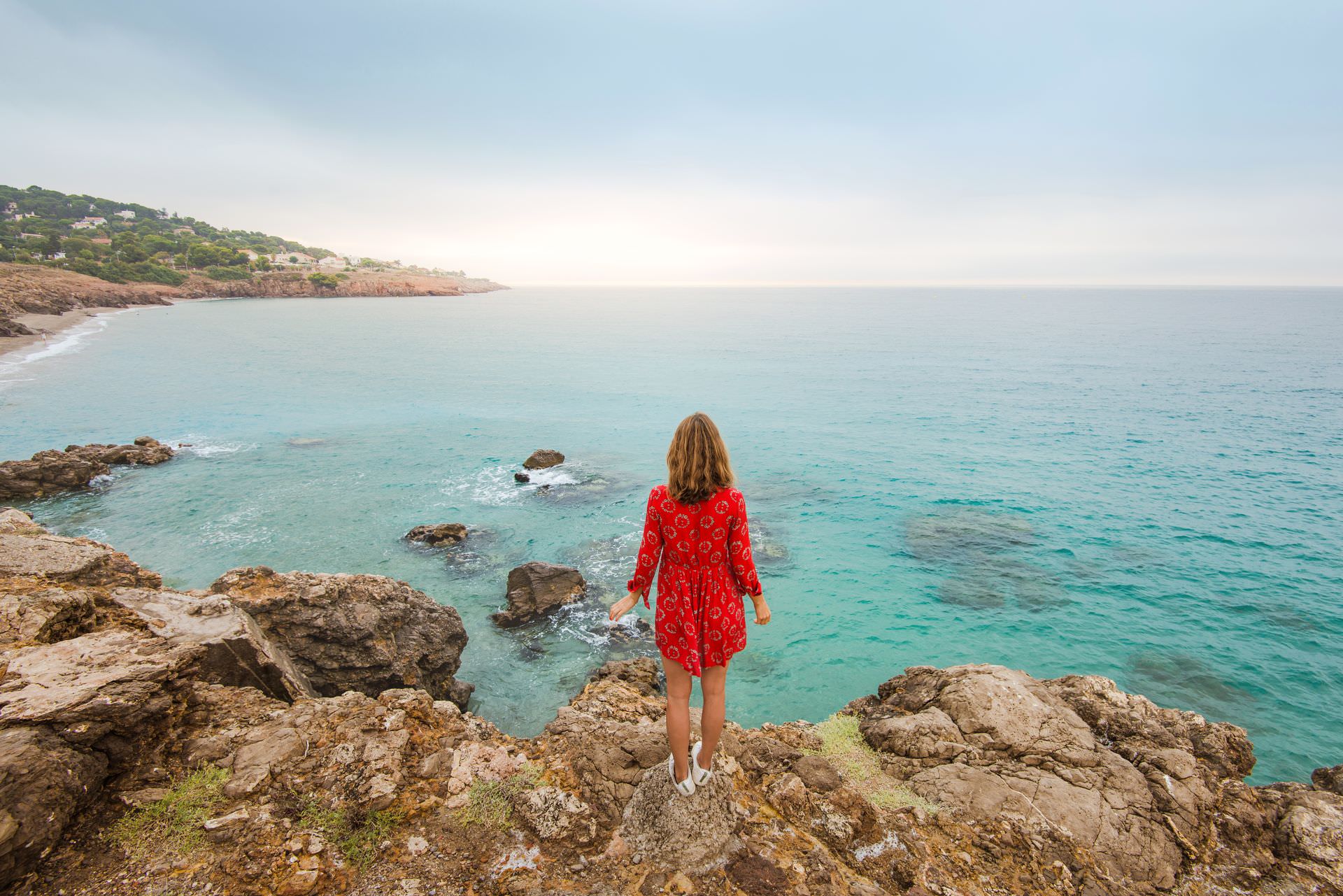 Jeune femme avec Vue de la Corniche à Sète