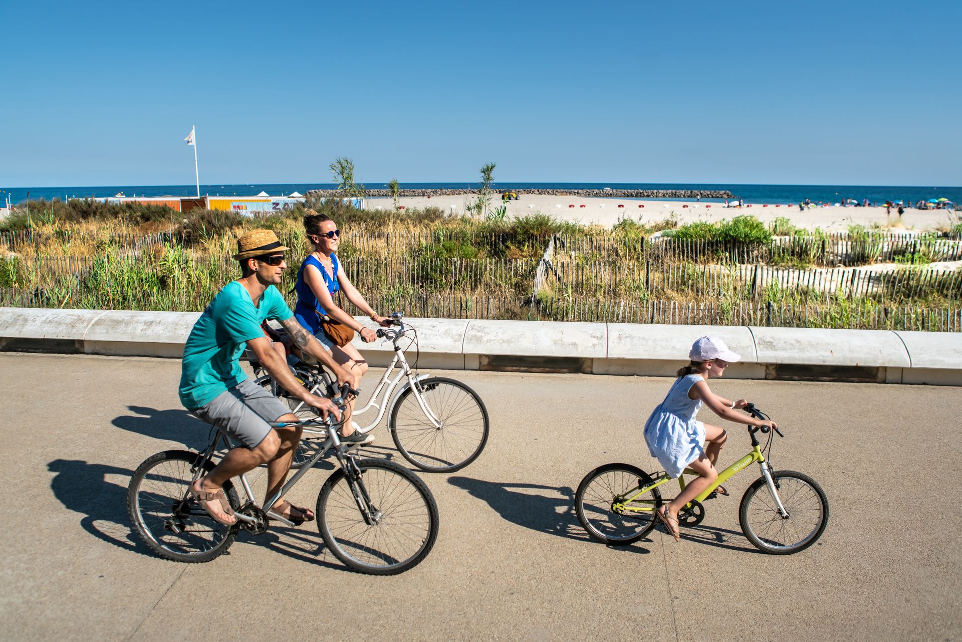 Balade en vélo en famille sur le Lido à Sète