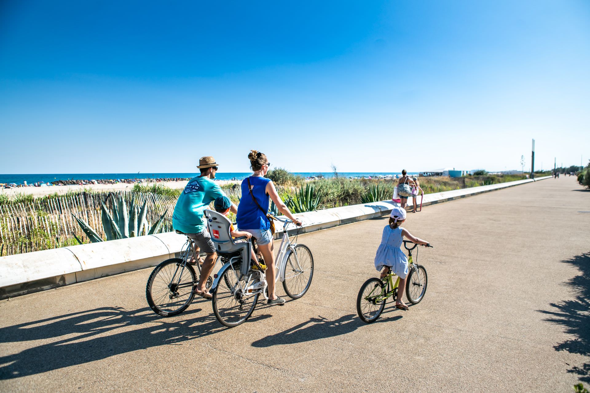 Balade en vélo en famille sur le Lido à Sète