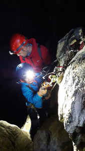 enfant en Rappel à la via ferrata du Thaurac