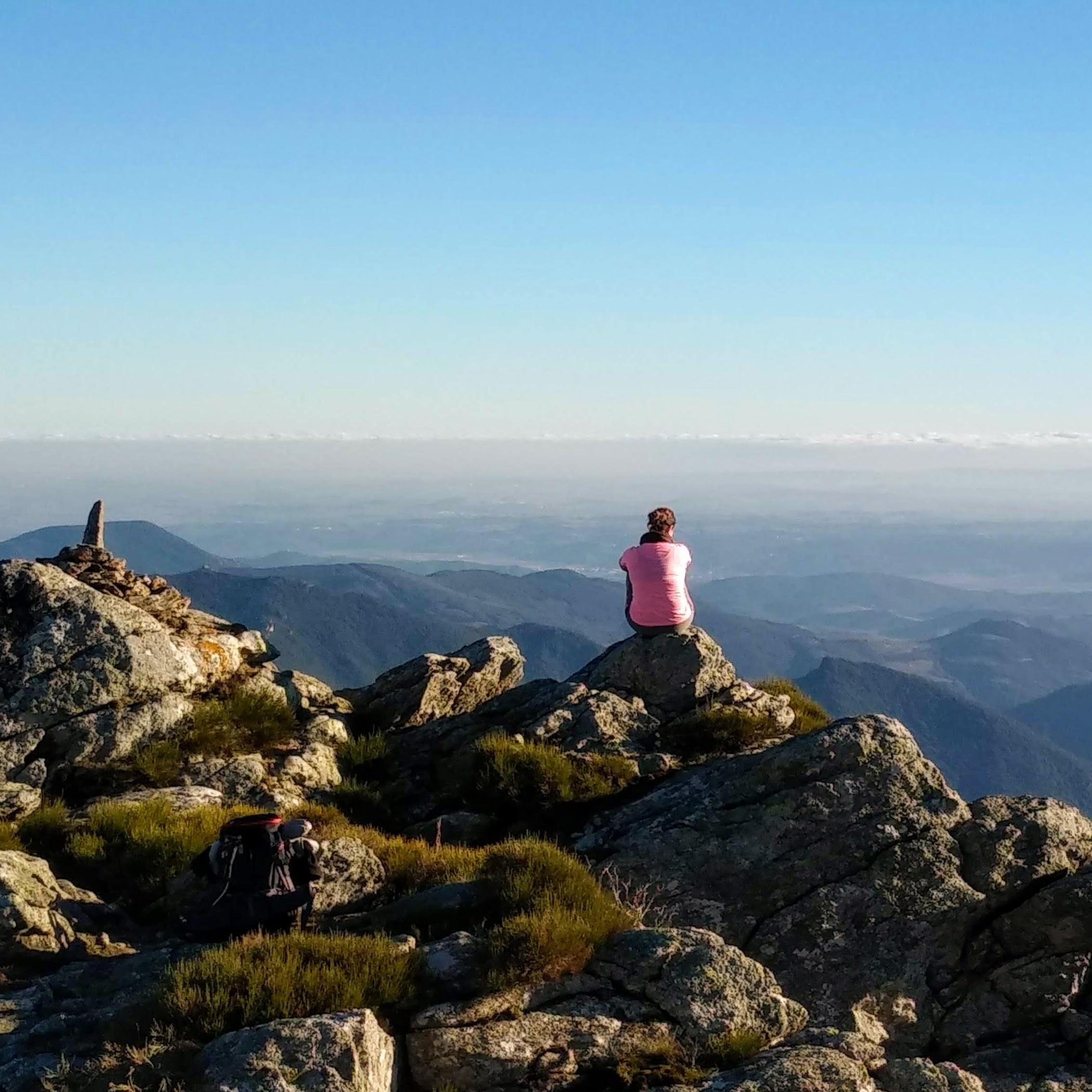 Estelle au sommet des aiguilles du Caroux