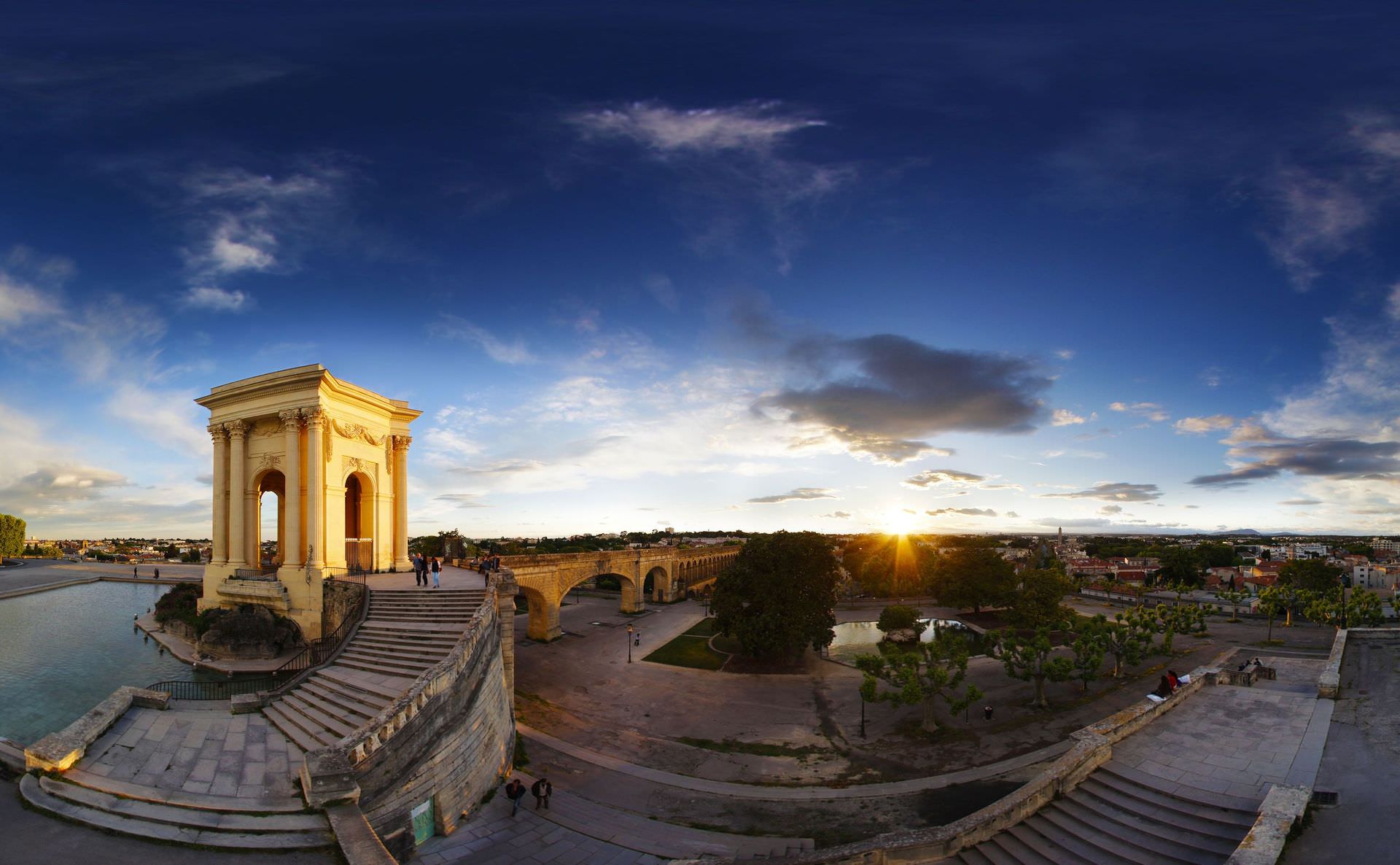 Coucher de soleil au château d'eau du Peyrou à Montpellier