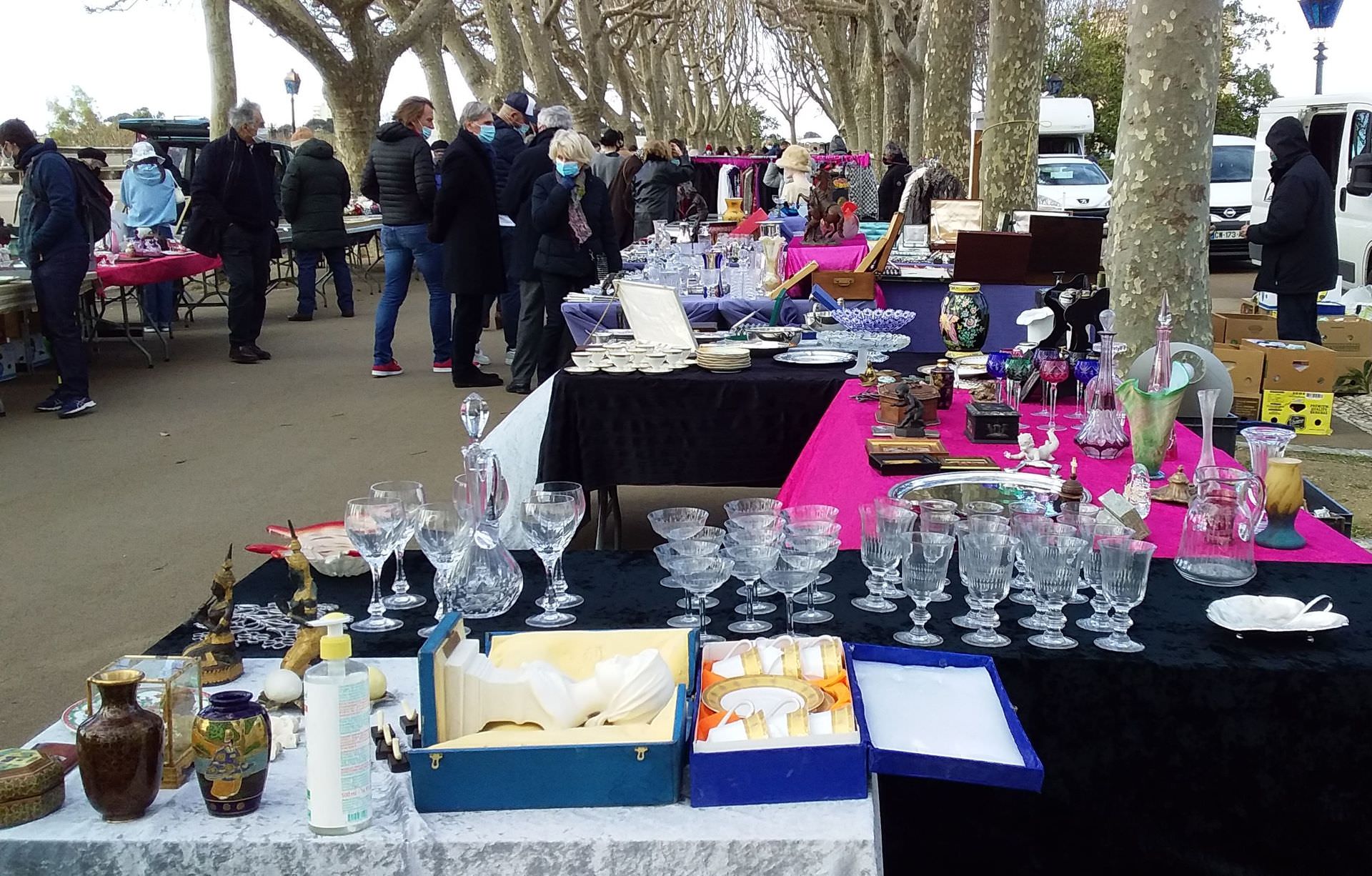 Les Dimanches du Peyrou - Le marché des brocanteurs et antiquaires de Montpellier