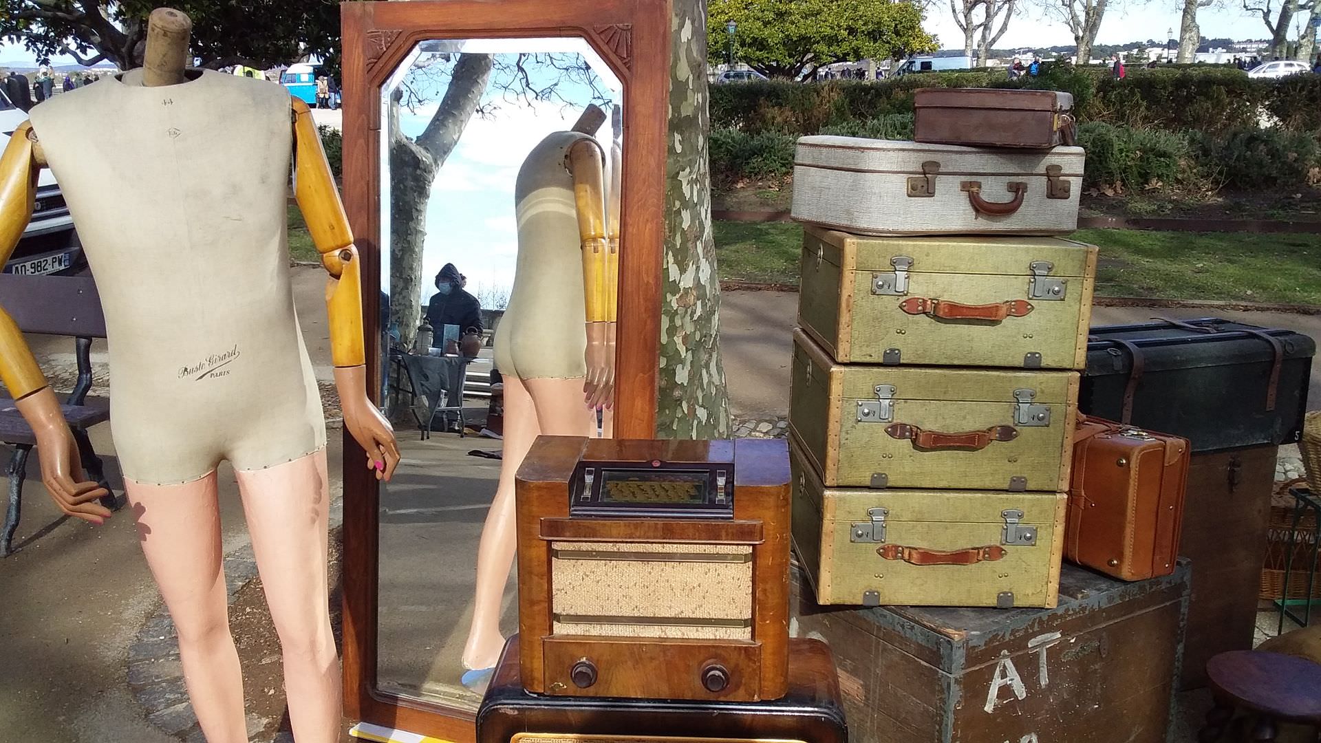 Les Dimanches du Peyrou - Le marché des brocanteurs et antiquaires de Montpellier