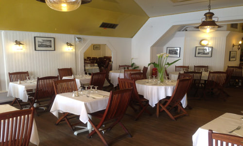 Salle intérieure du restaurant le Porto Pollo