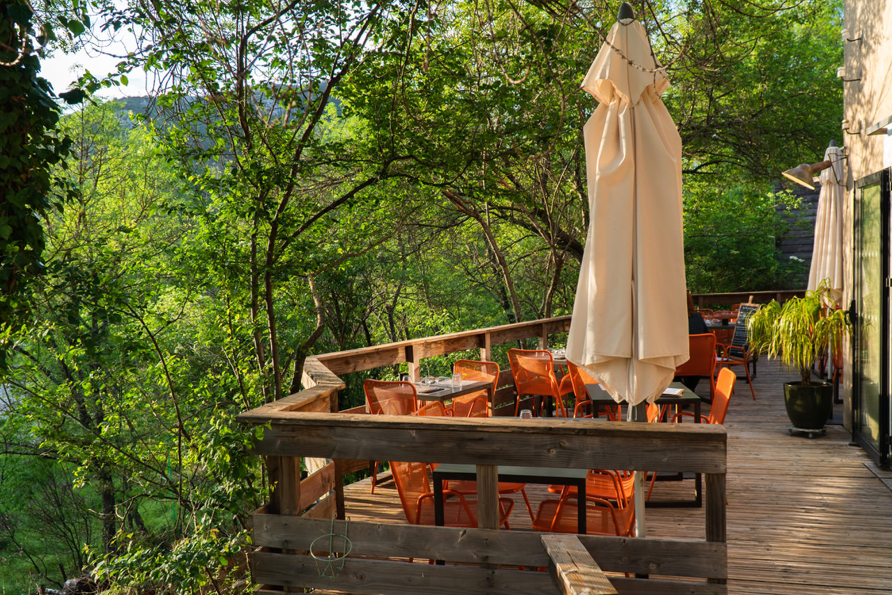 Terrasse du Restaurant Le Saint Bonheur à St Bauzille de Putois