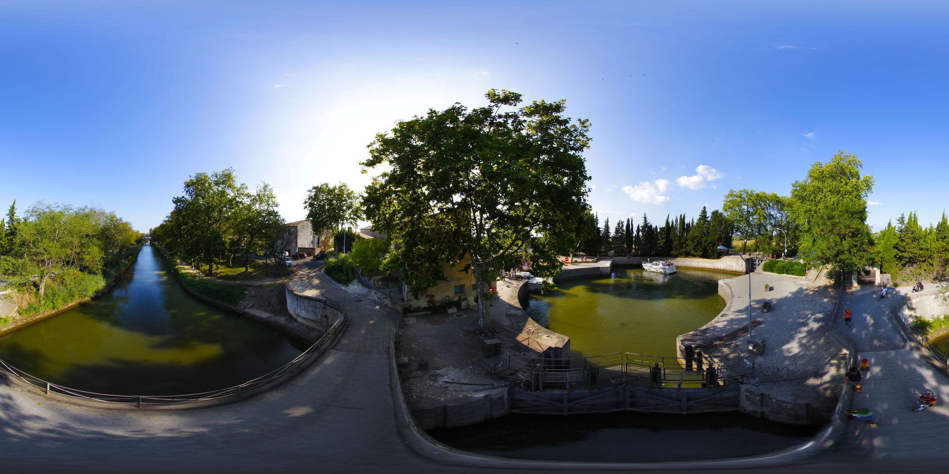 Ecluse ronde à Agde sur le canal du Midi