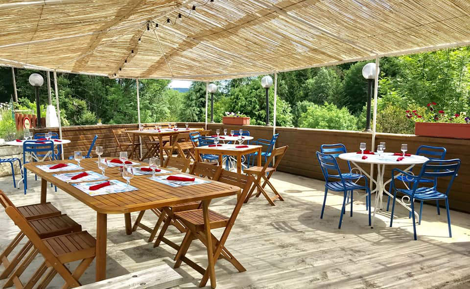 Terrasse de l'Auberge la Resse à la Salvetat sur Agoût