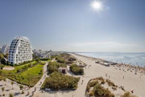 Vue aérienne de la promenade des dunes et de la plage du Couchant